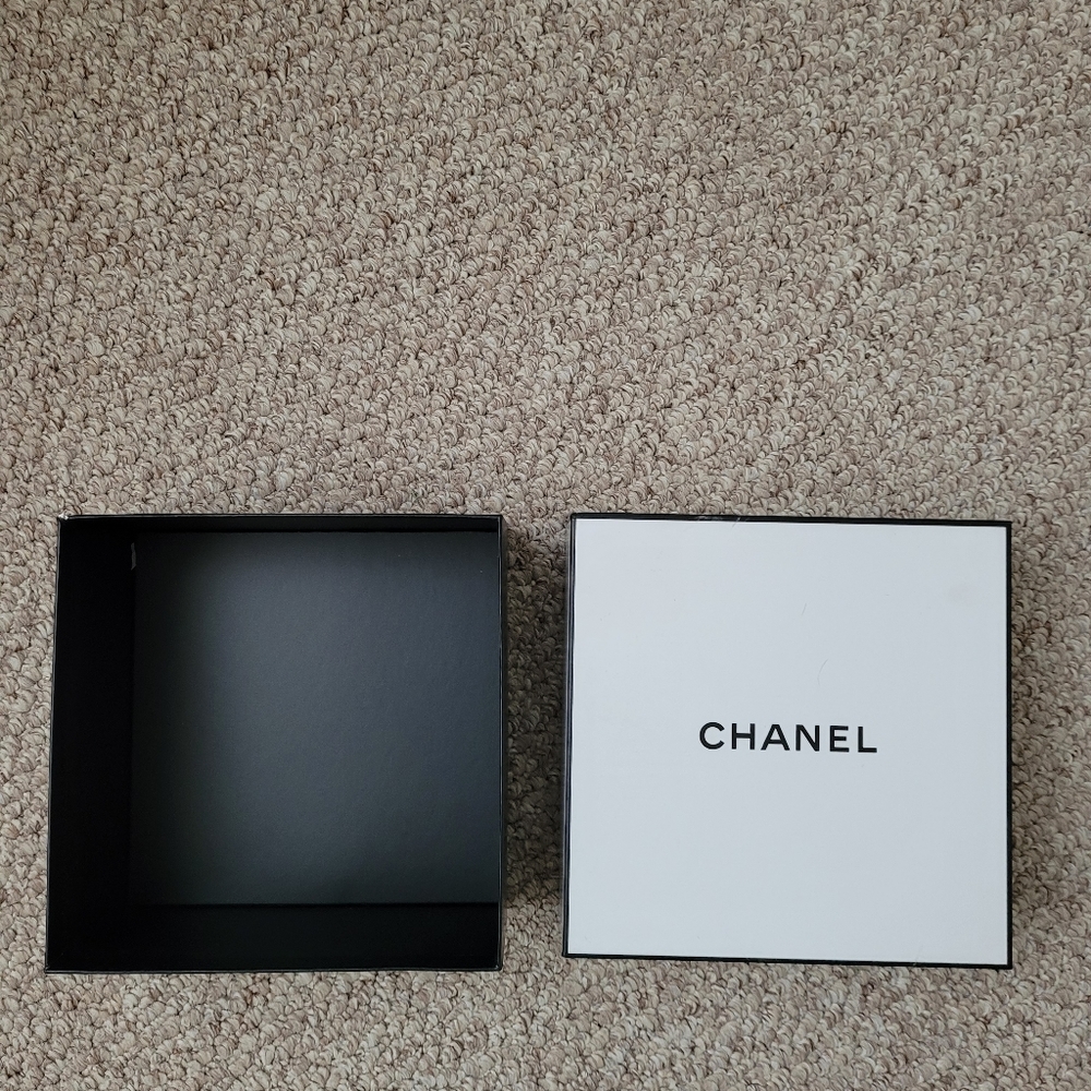 Chanel gift box
